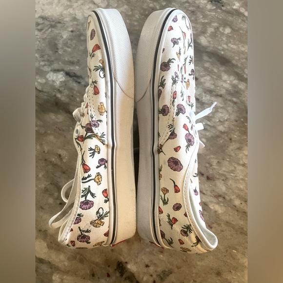 Vans with flowers - Picture 3 of 6